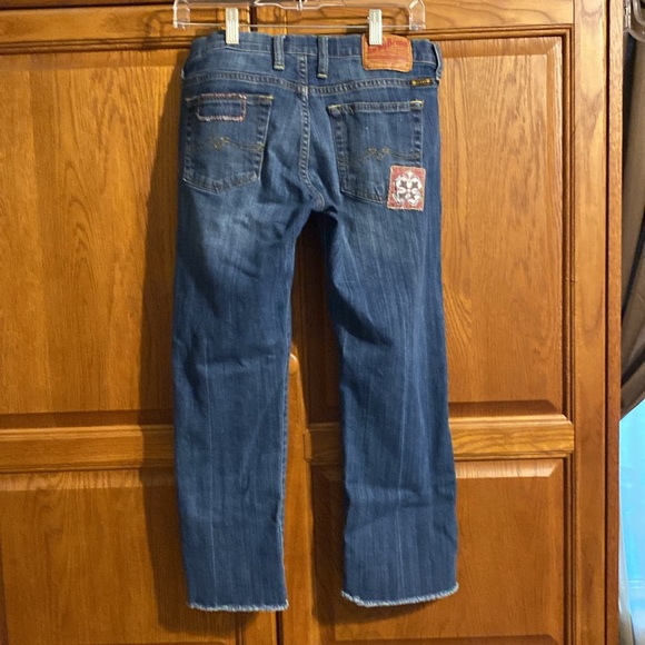 Lucky Brand Crop Jeans. - Picture 7 of 7